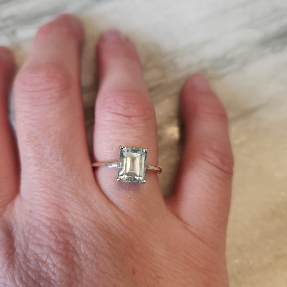 Gorgeous 925 Sterling Silver Ring, Blue Topaz Emerald-Cut Gemstone, Tight 9